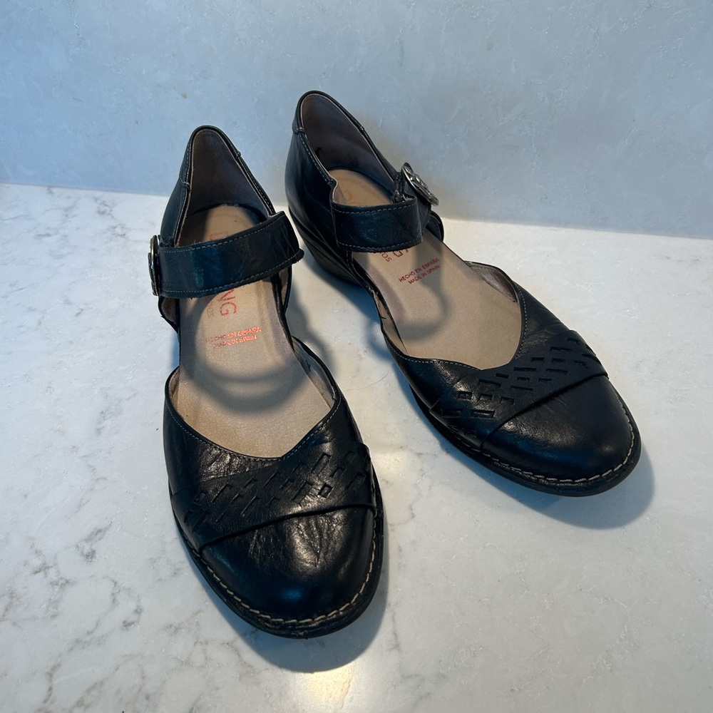 Dorking Mary Janes by Fluchos Size 39